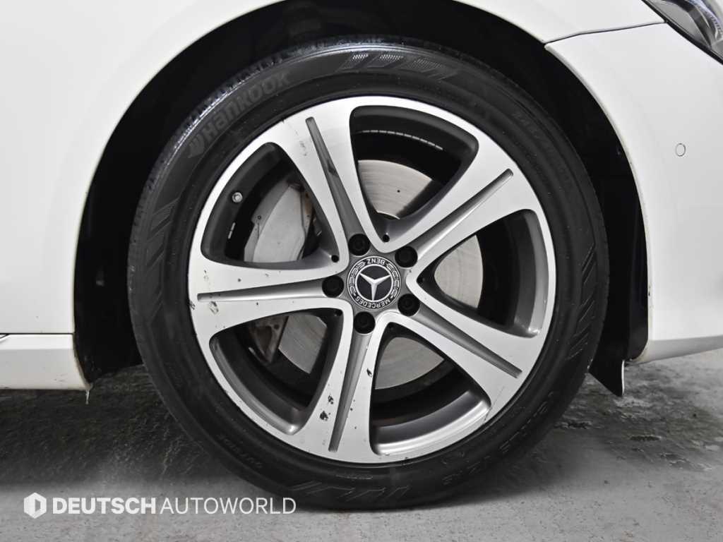 Mercedes Benz E class - Vista 5