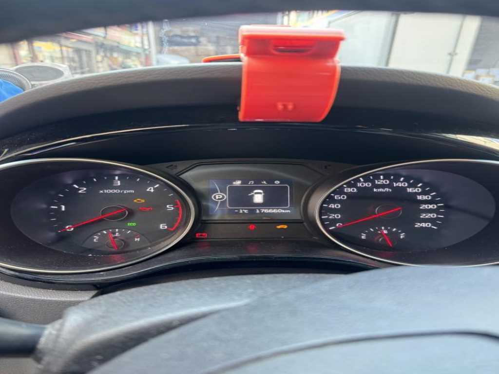 KIA Carnival - Vista 5