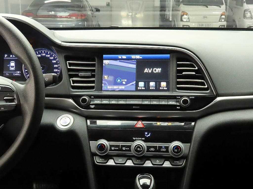 HYUNDAI Avante - Vista 9