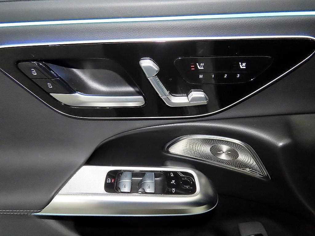 Mercedes Benz E class - Vista 4