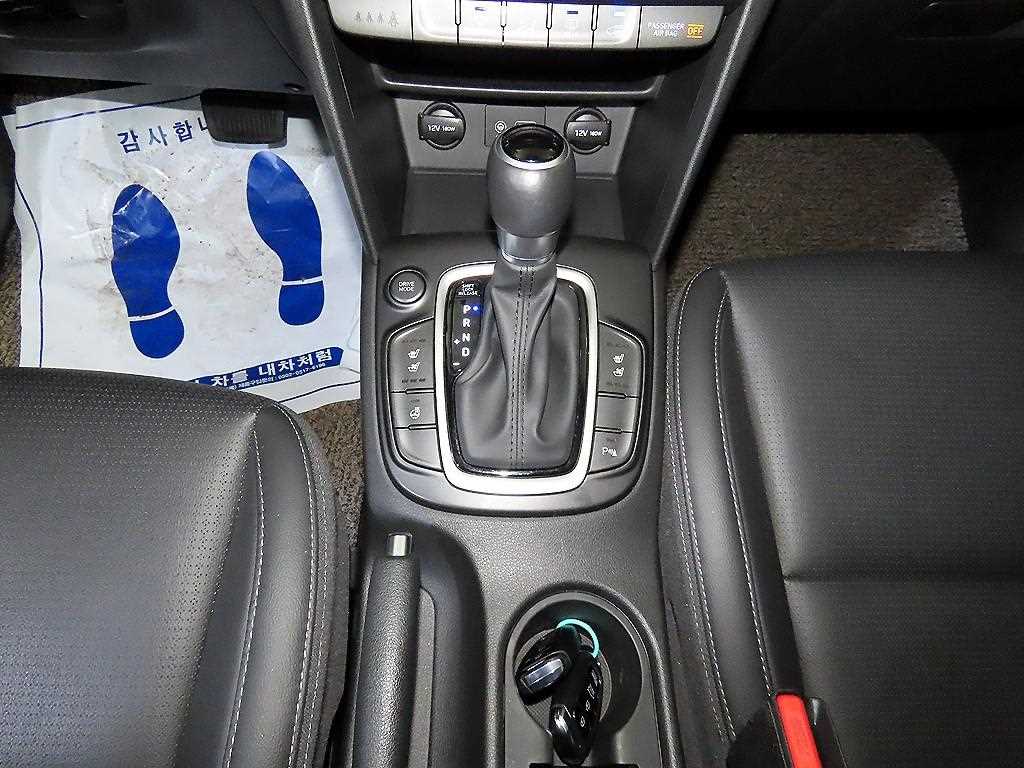 HYUNDAI Kona - Vista 12