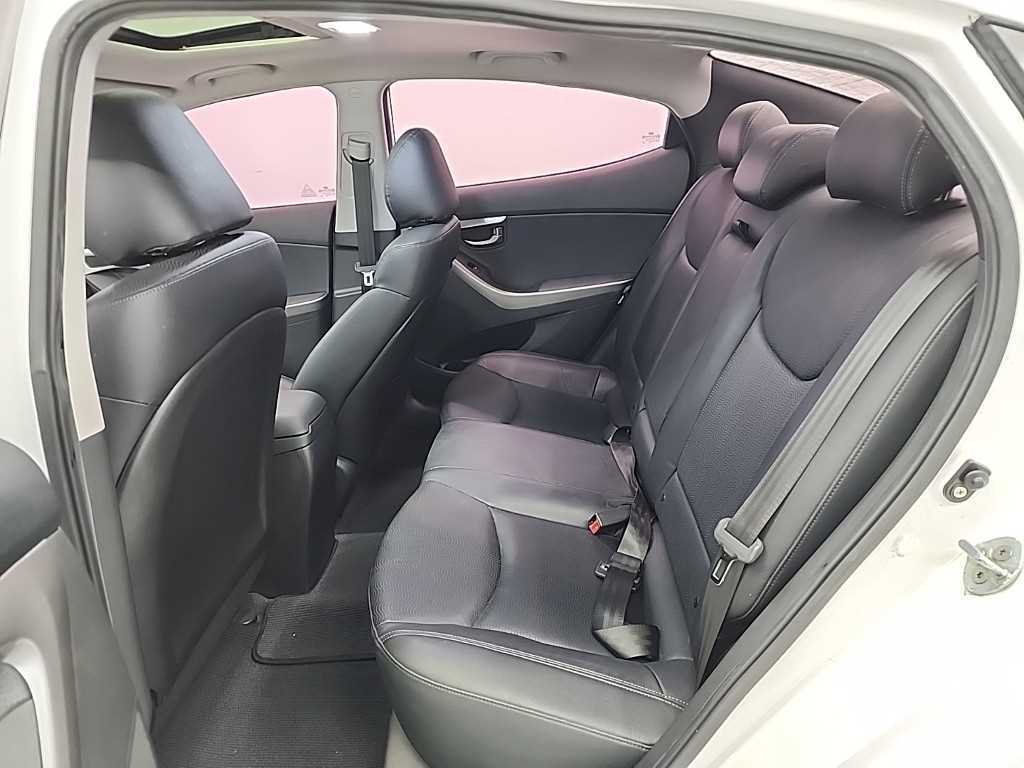 HYUNDAI Avante - Vista 12