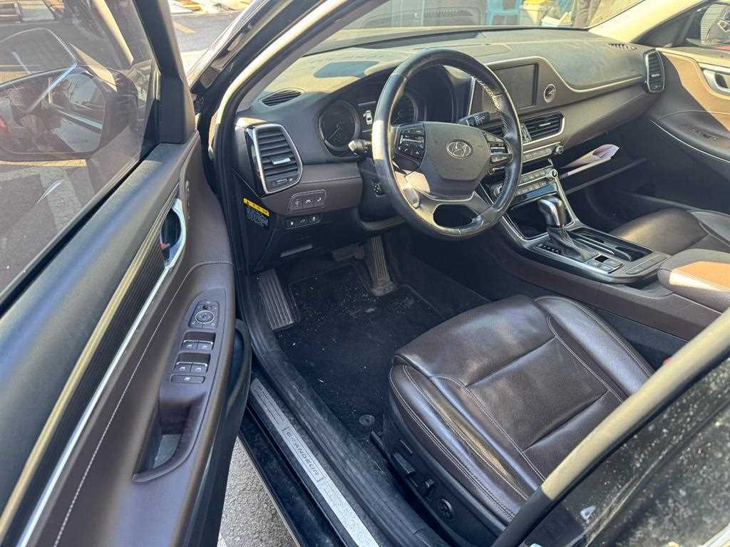 HYUNDAI Grandeur - Vista 5