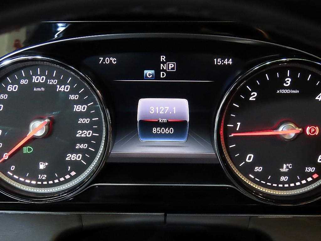 Mercedes Benz E class - Vista 9