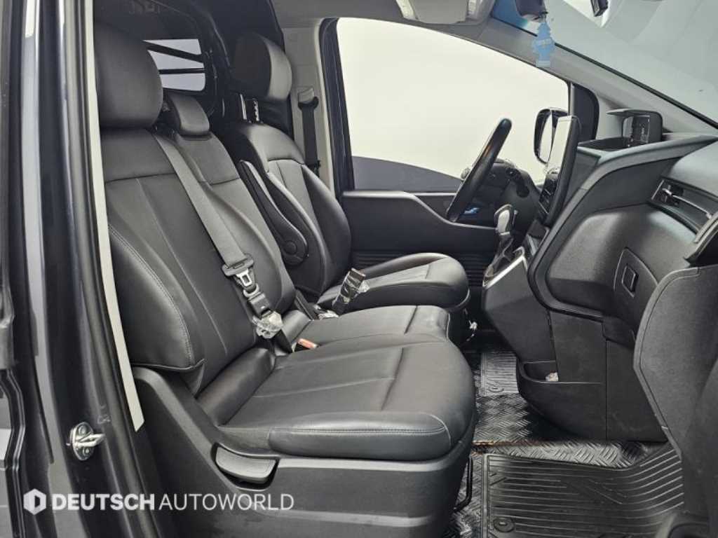 HYUNDAI Staria - Vista 10