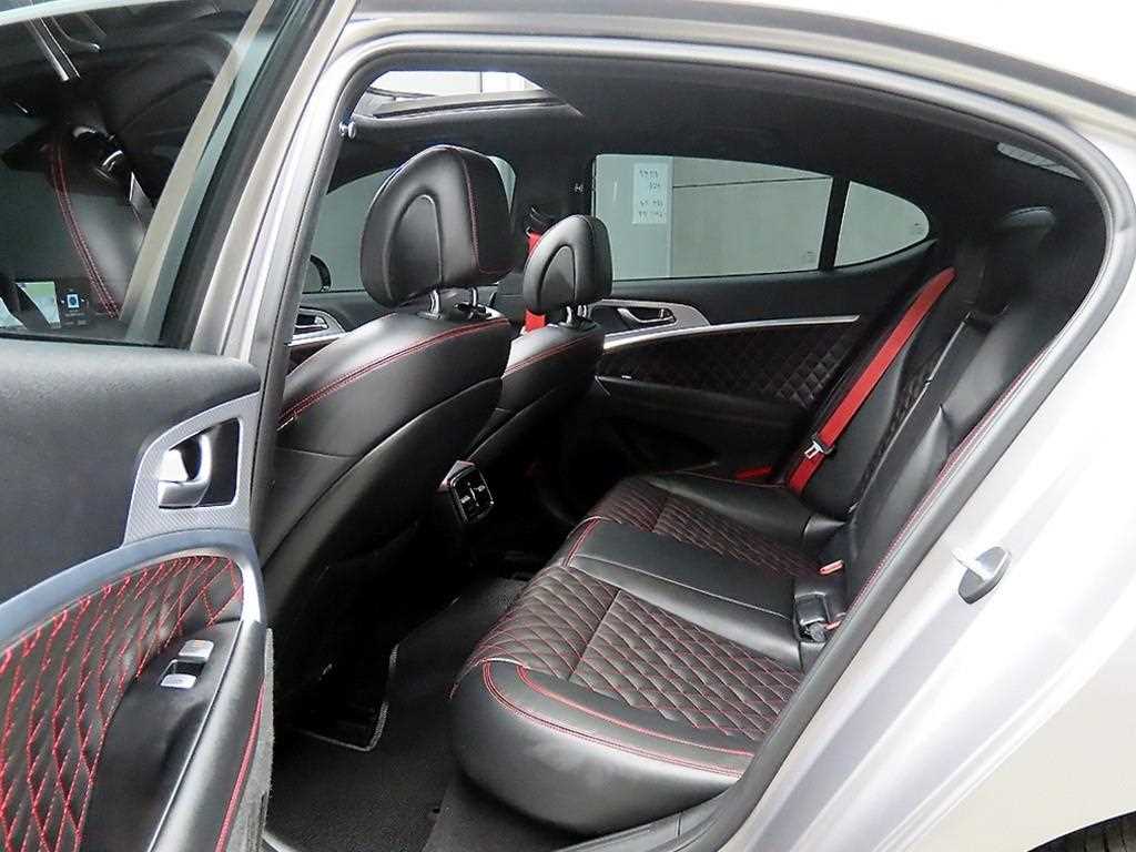 Genesis G70 - Vista 6