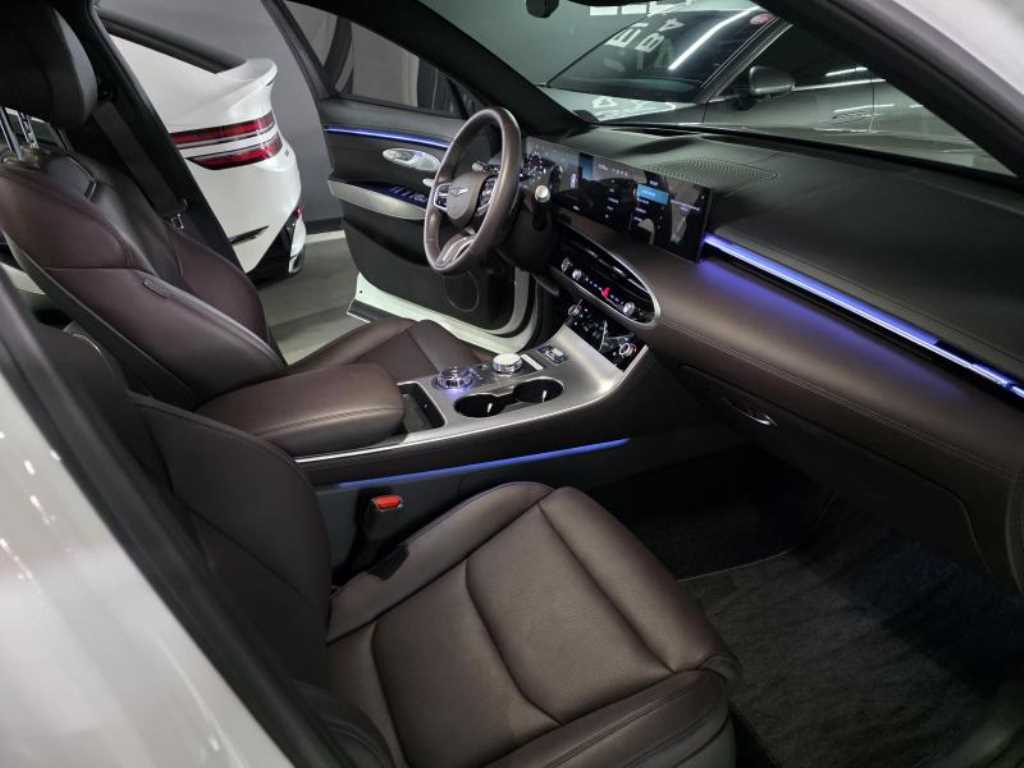 Genesis GV70 - Vista 10