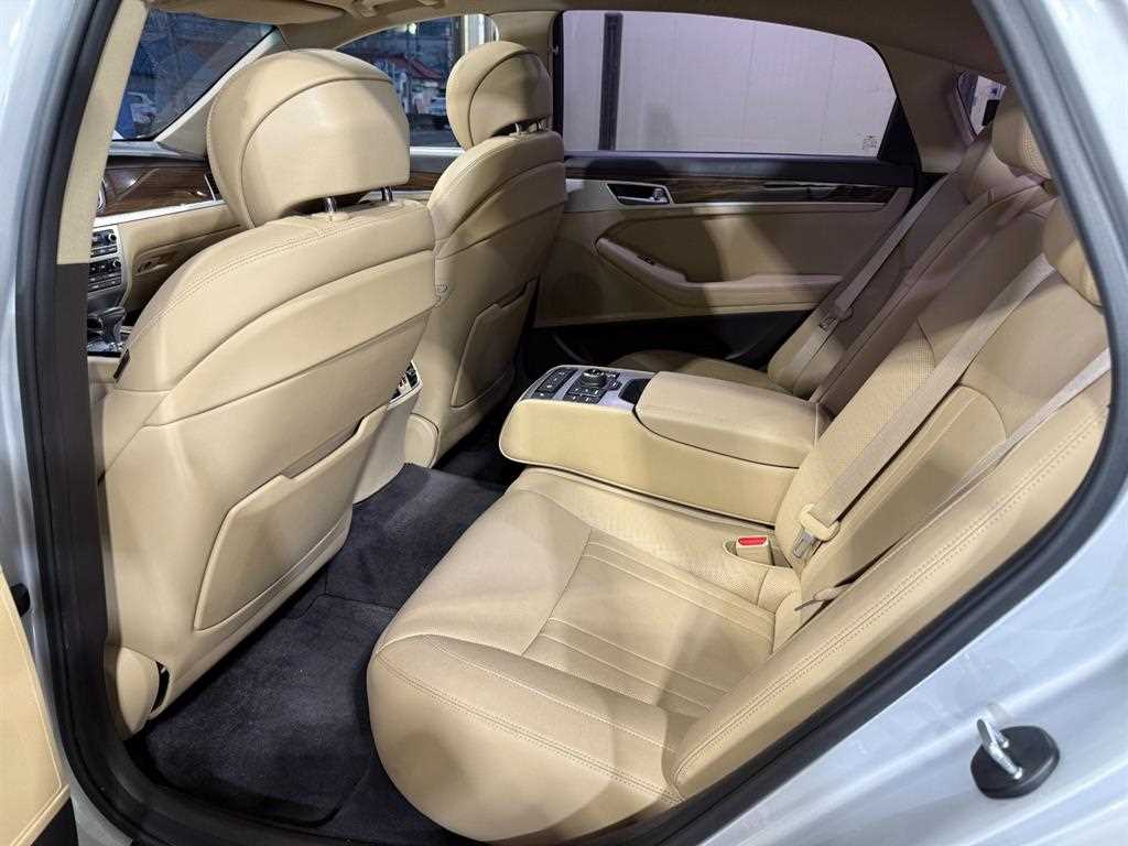 Genesis G80 - Vista 10