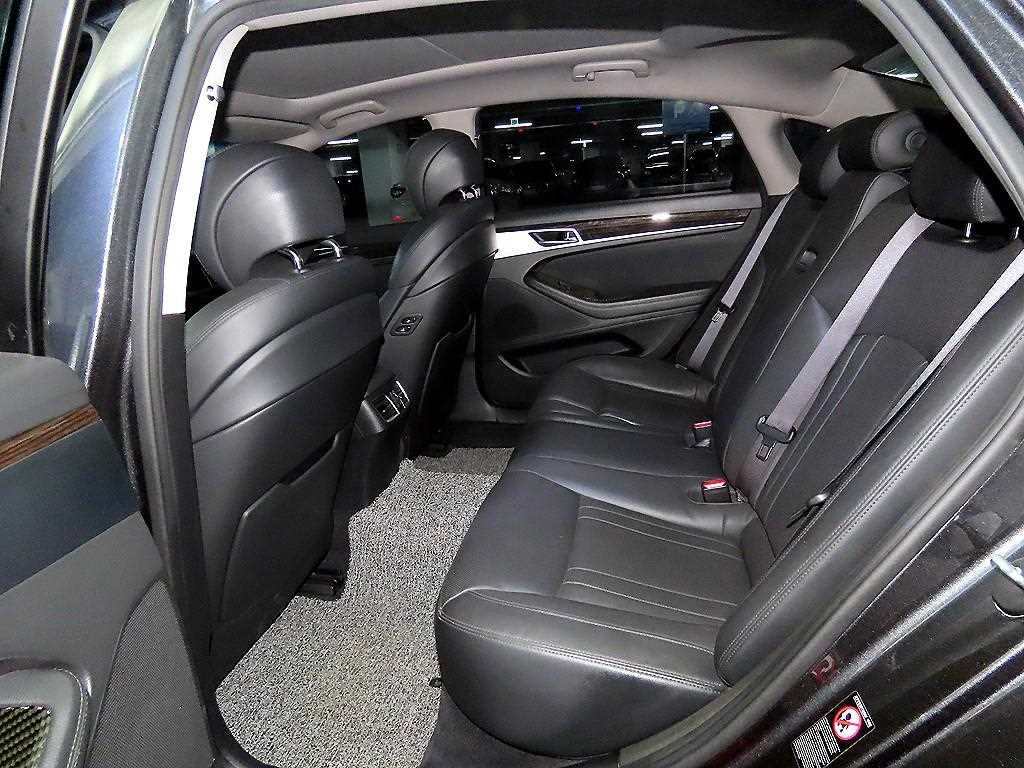 Genesis G80 - Vista 7