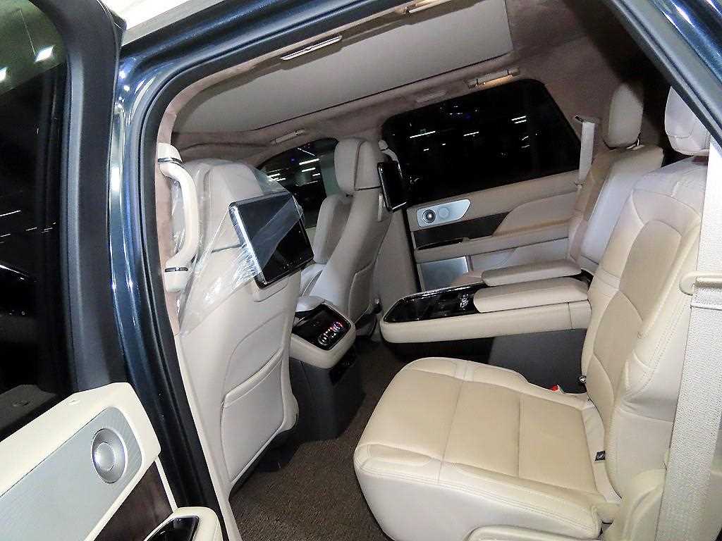 Lincoln Navigator - Vista 8
