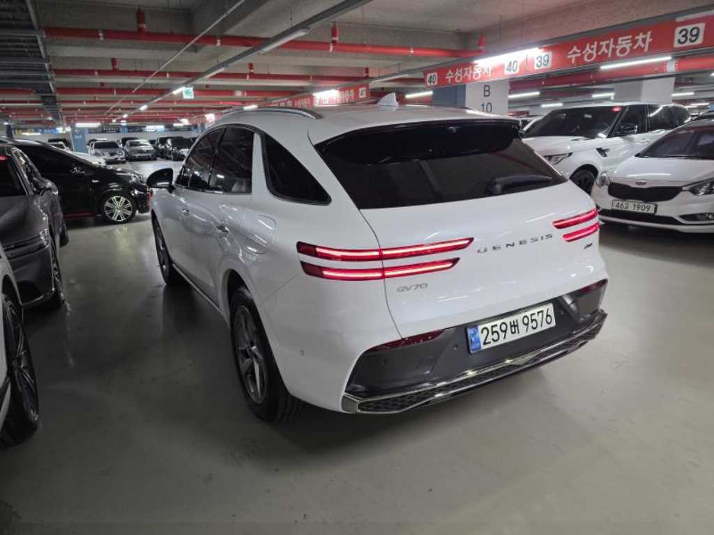 Genesis GV70 - Vista 6