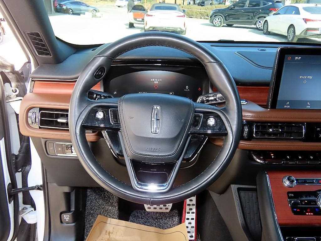 Lincoln Aviator - Vista 8