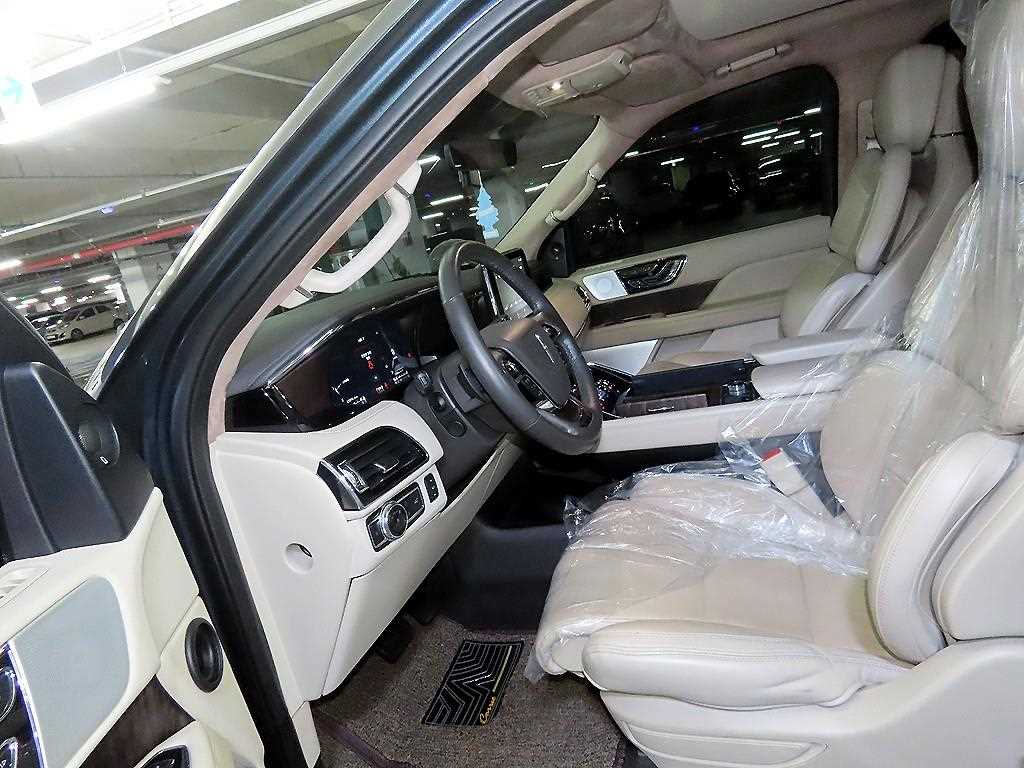 Lincoln Navigator - Vista 7