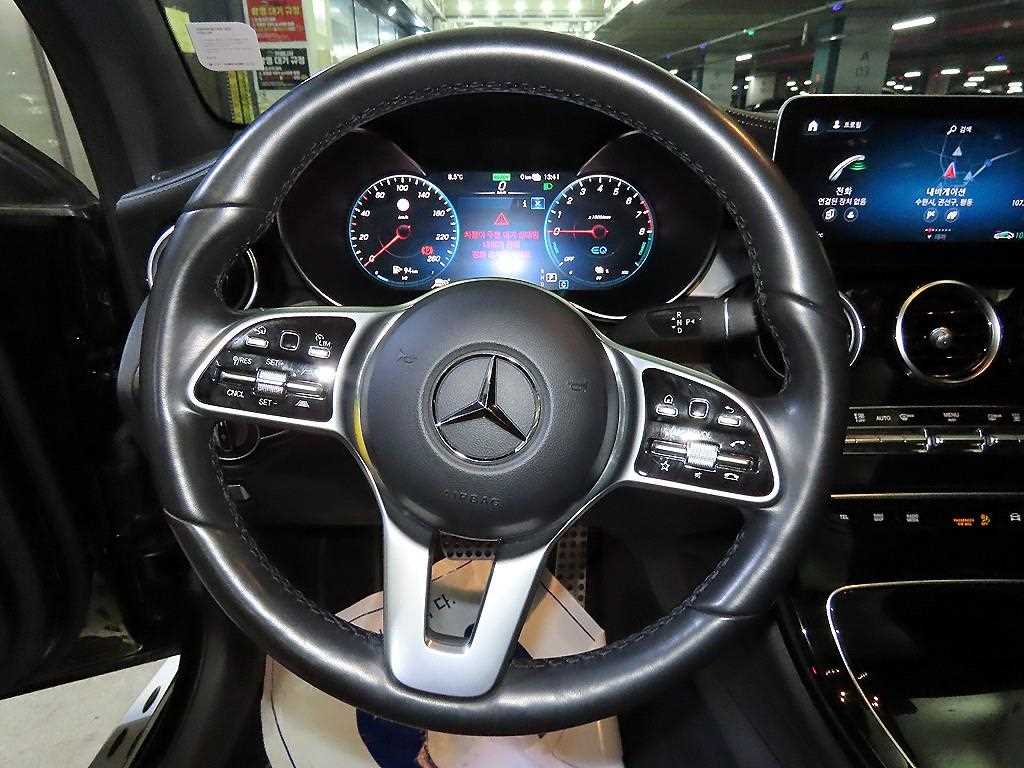 Mercedes Benz GLC Class - Vista 8