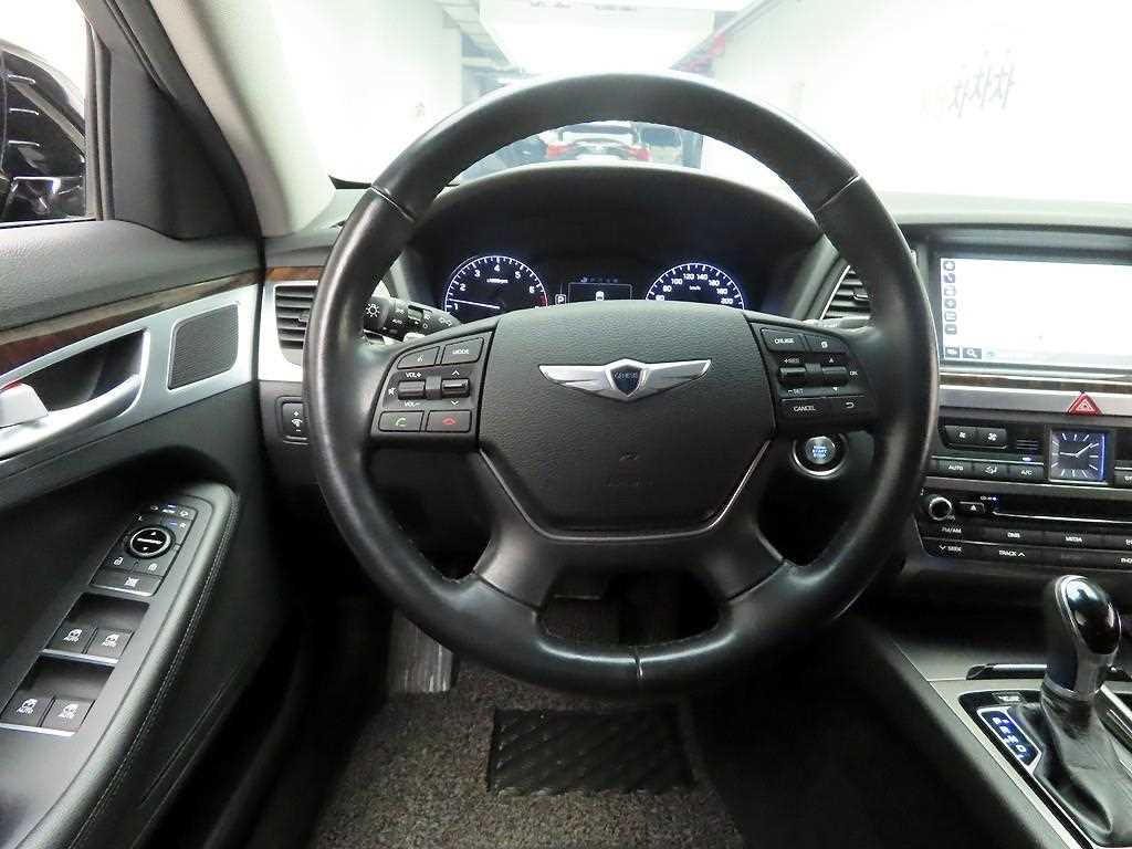 HYUNDAI Genesis - Vista 7
