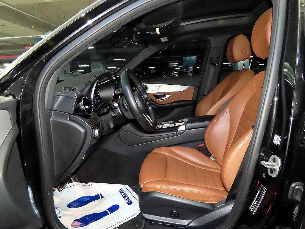 Mercedes Benz GLC Class - Vista 6