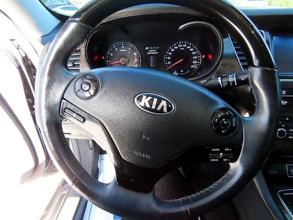 KIA K9 - Vista 8