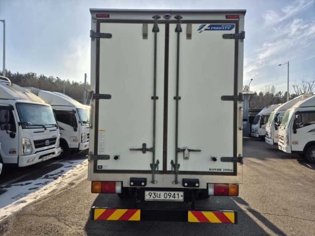 medium and large cargo truck - Vista 5