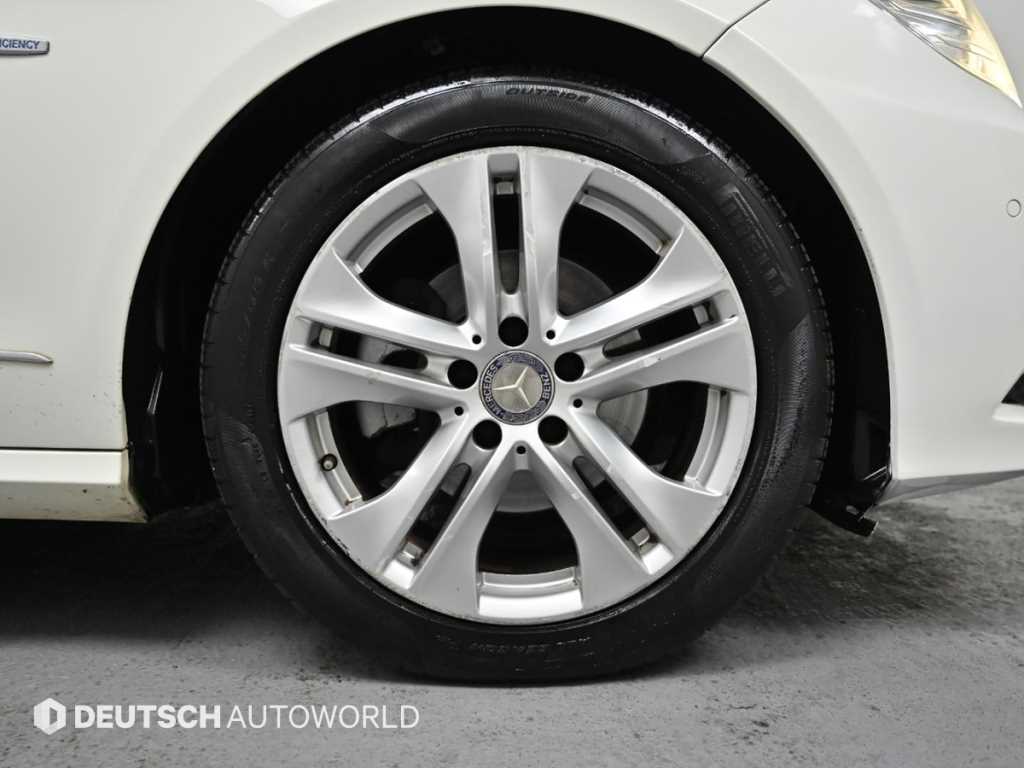 Mercedes Benz E class - Vista 5