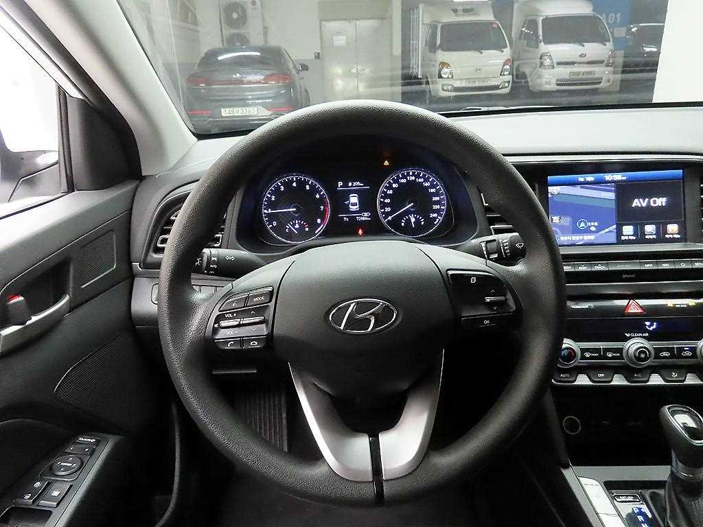 HYUNDAI Avante - Vista 7