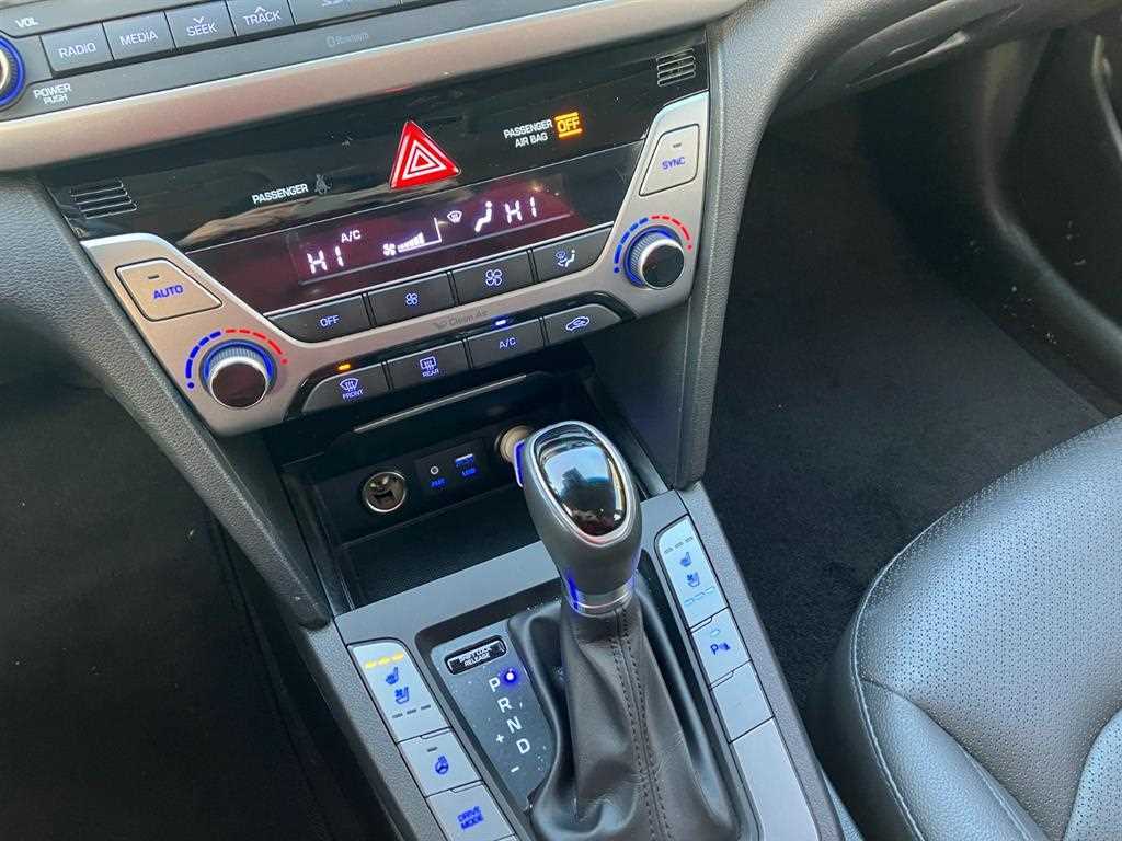 HYUNDAI Avante - Vista 12