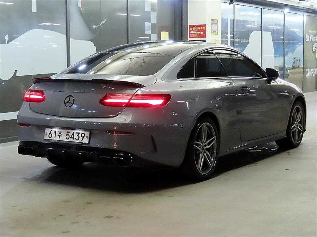 Mercedes Benz E class - Vista 4