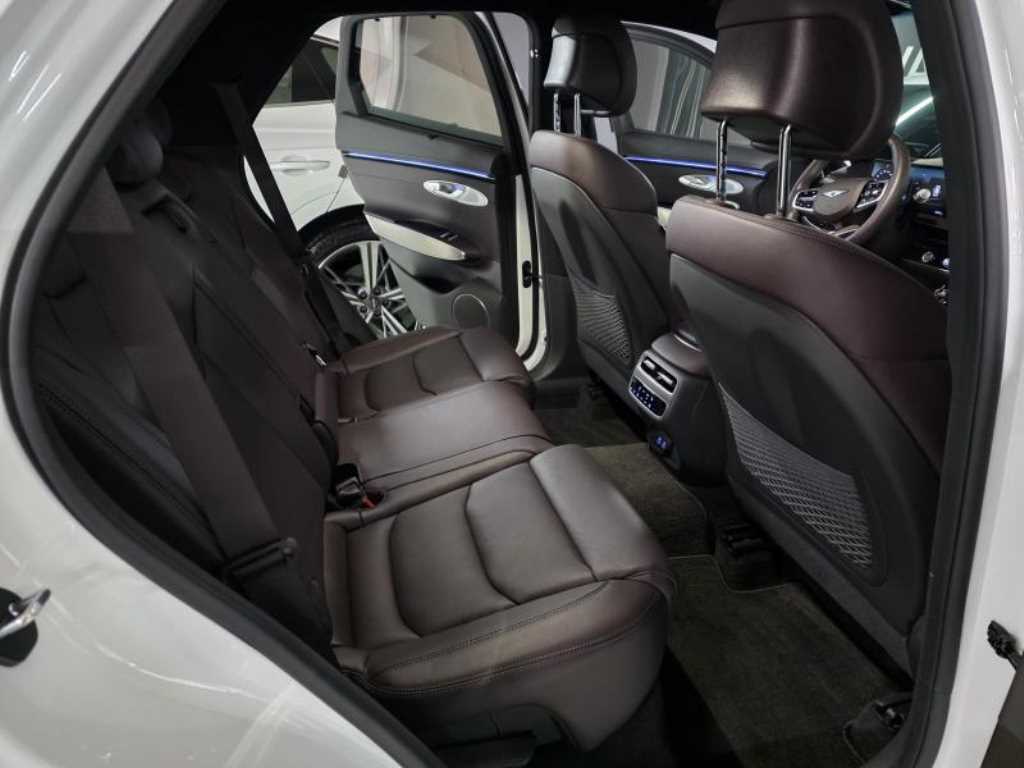 Genesis GV70 - Vista 9