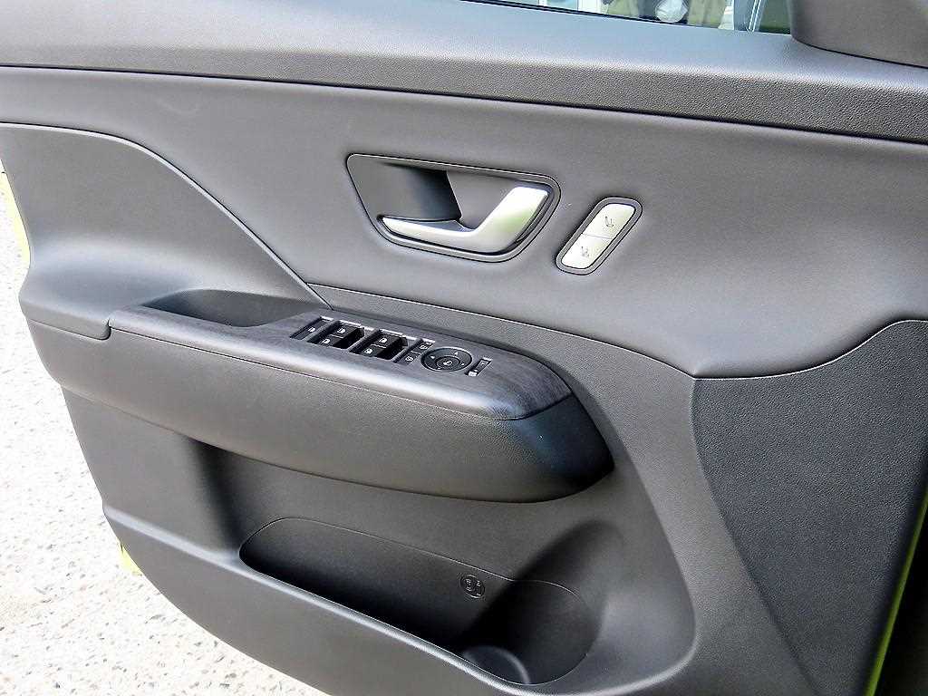 HYUNDAI Kona - Vista 12