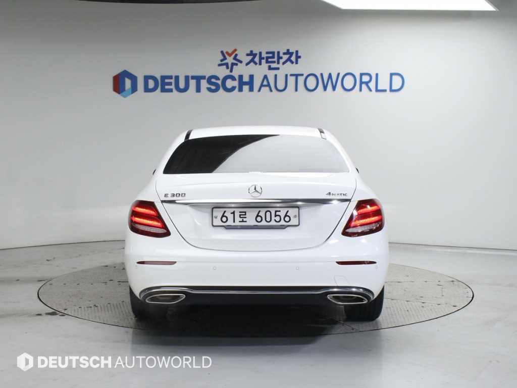 Mercedes Benz E class - Vista 4