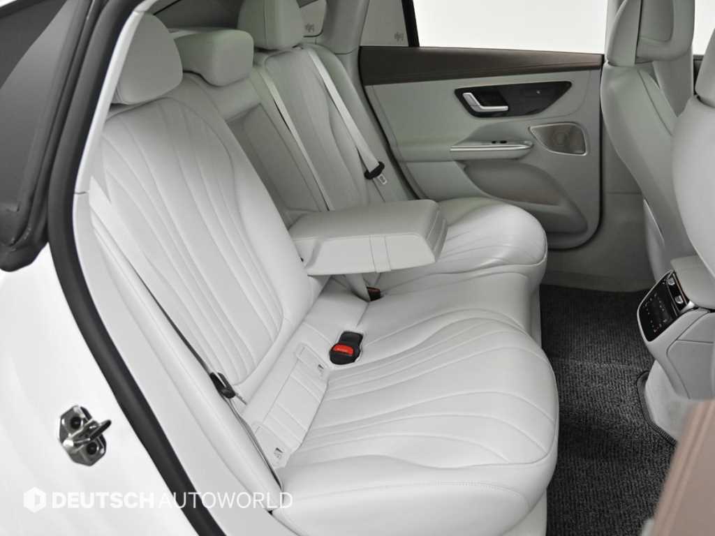 Mercedes Benz EQE - Vista 12