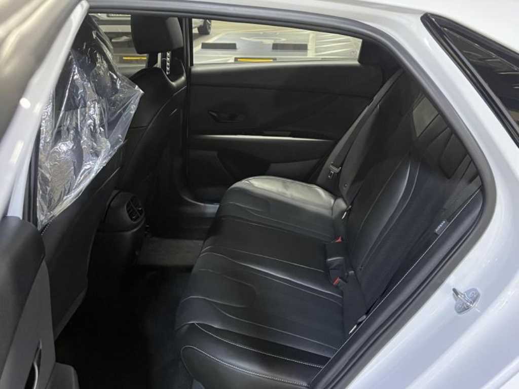 HYUNDAI Avante - Vista 7