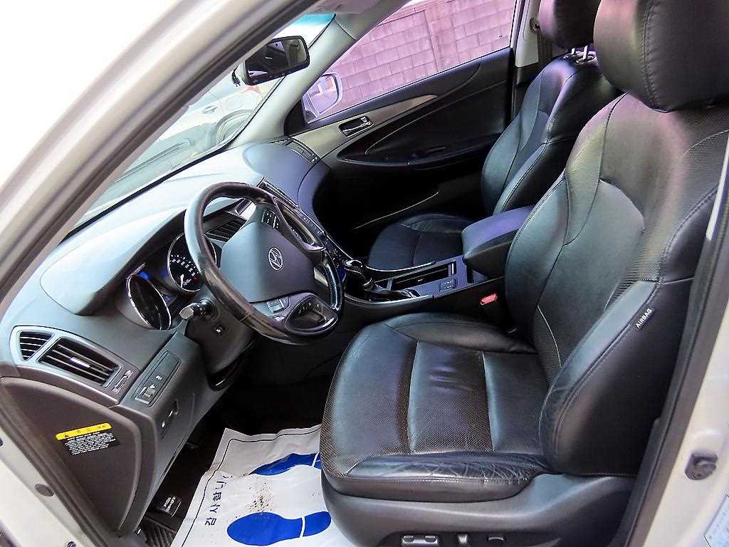 HYUNDAI Sonata - Vista 5