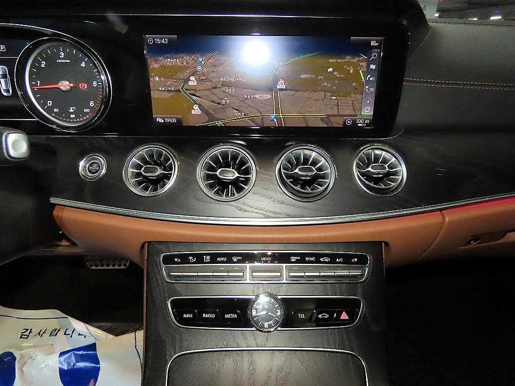 Mercedes Benz E class - Vista 11