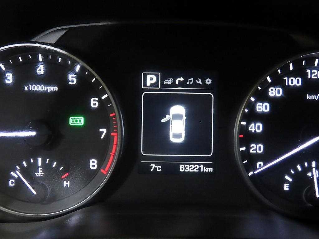 HYUNDAI Avante - Vista 9