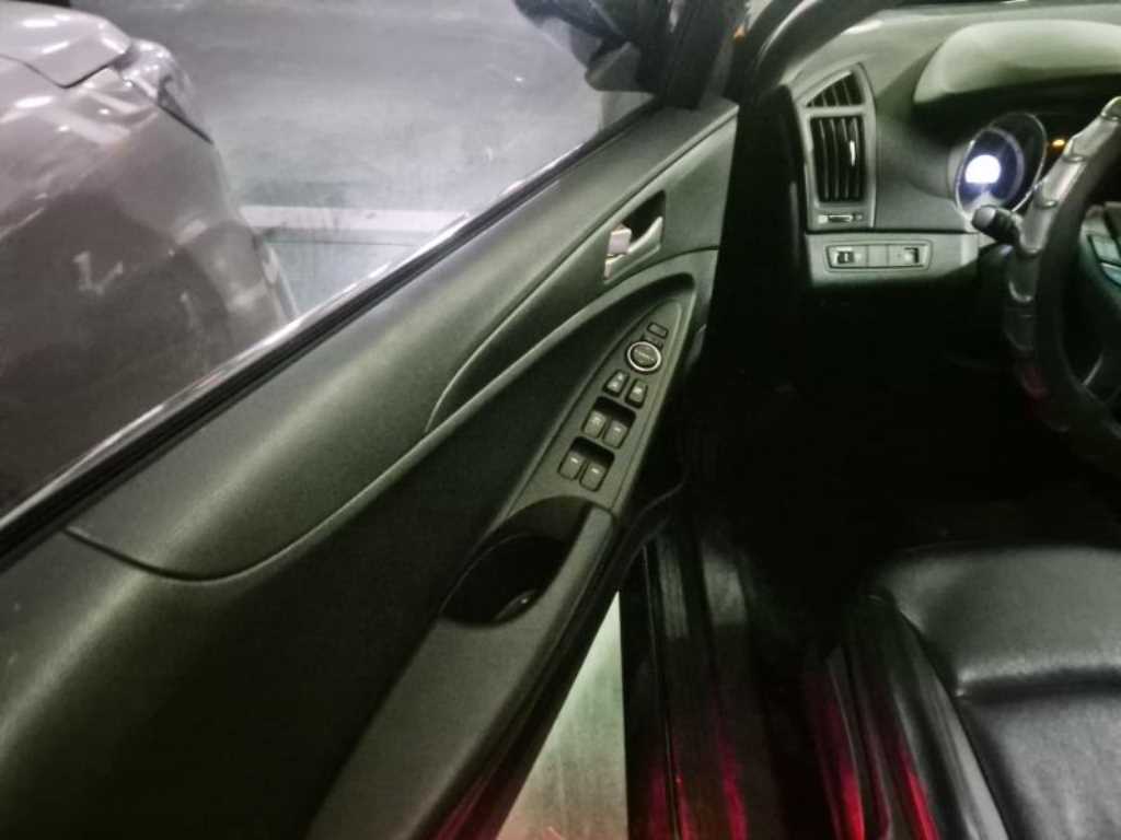 HYUNDAI Sonata - Vista 5