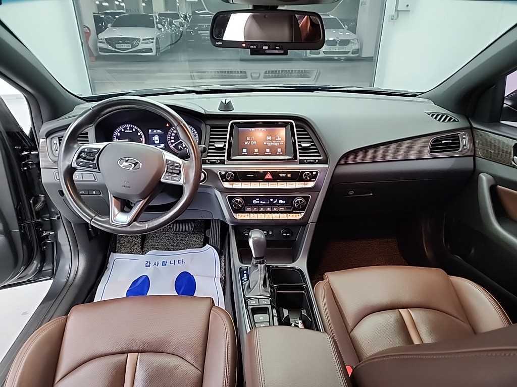 HYUNDAI Sonata - Vista 7