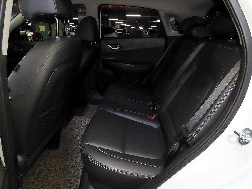 HYUNDAI Kona - Vista 7