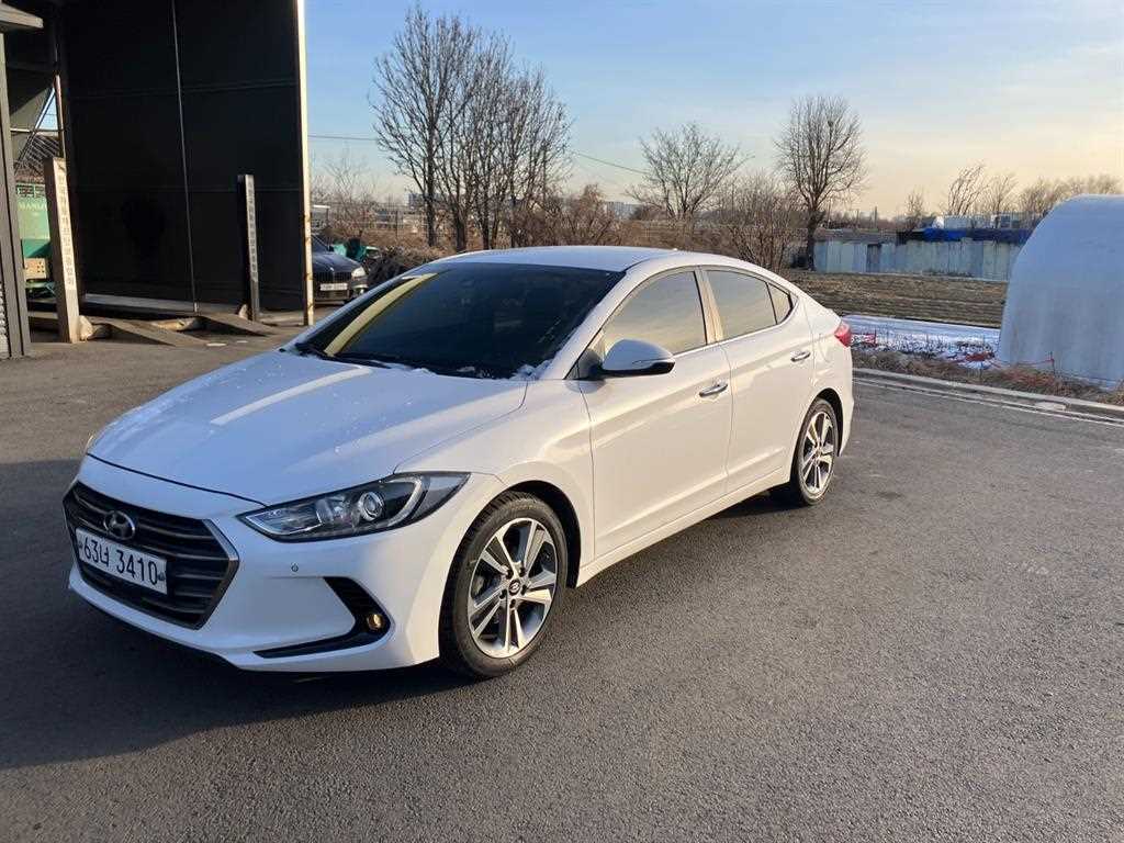 HYUNDAI Avante - Vista 4