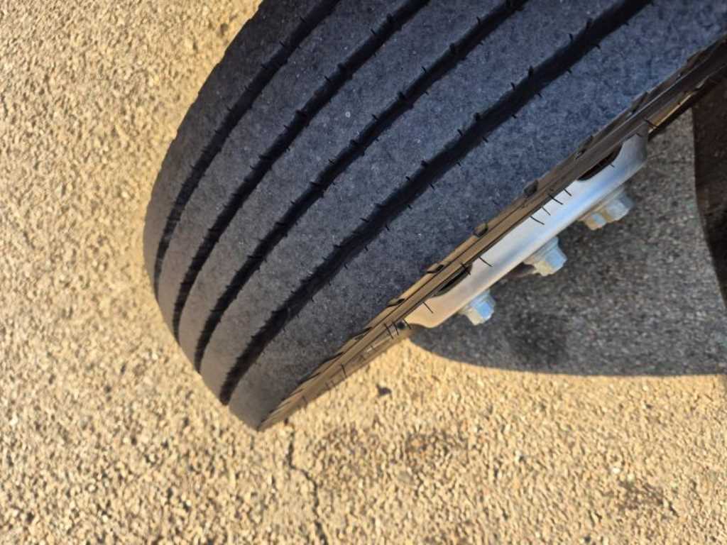 medium and large cargo truck - Vista 8