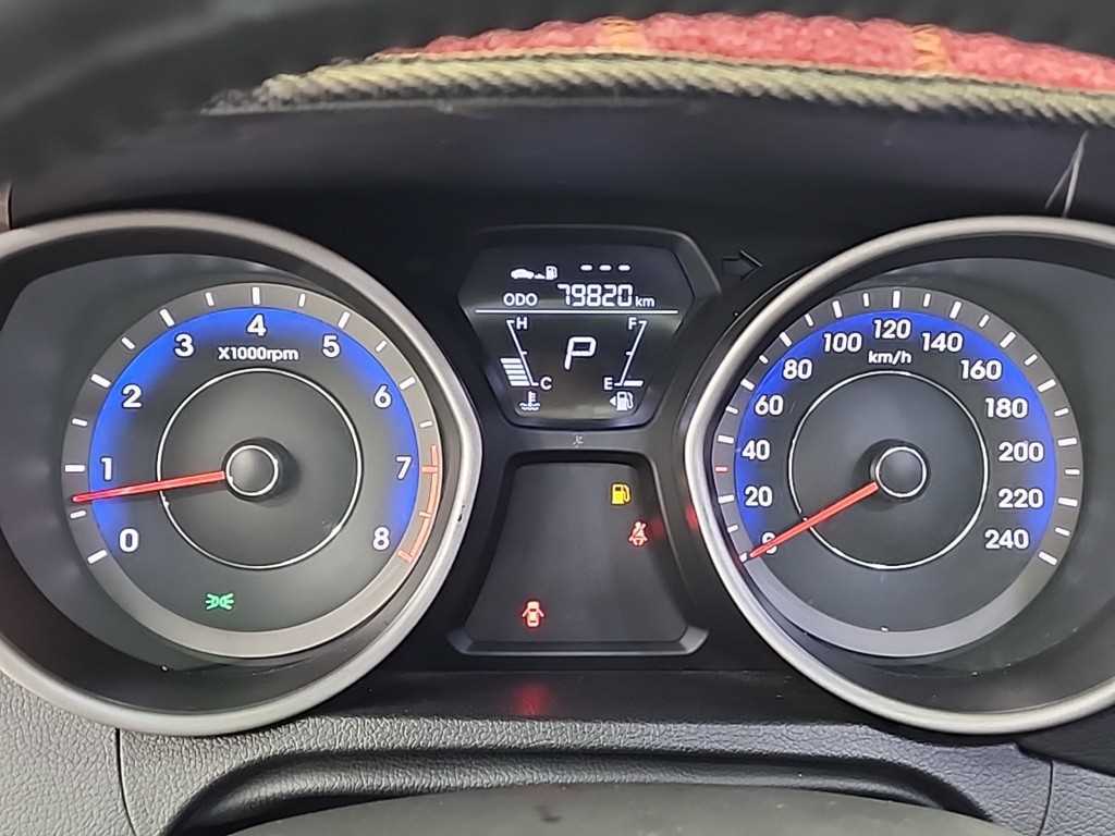 HYUNDAI Avante - Vista 6