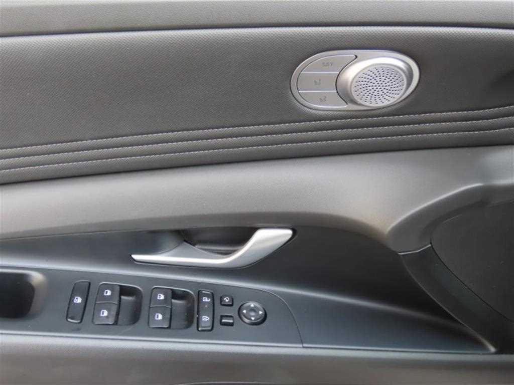 HYUNDAI Avante - Vista 12