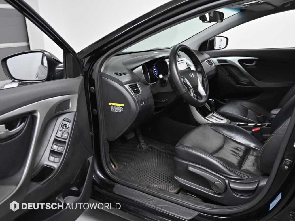 HYUNDAI Avante - Vista 11