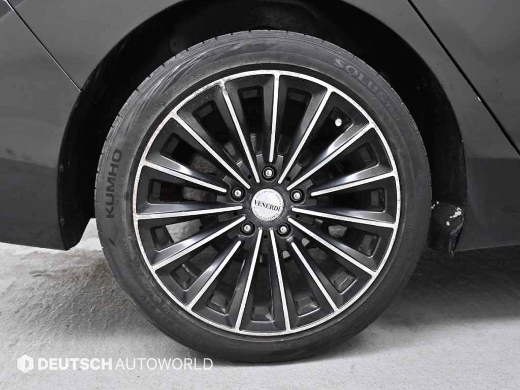 HYUNDAI Avante - Vista 5