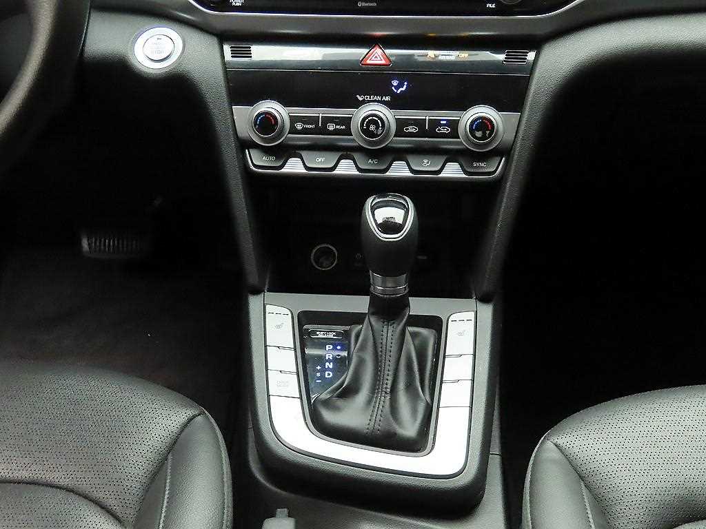 HYUNDAI Avante - Vista 10