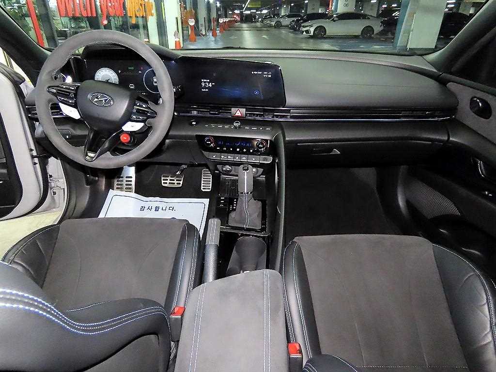 HYUNDAI Avante - Vista 10