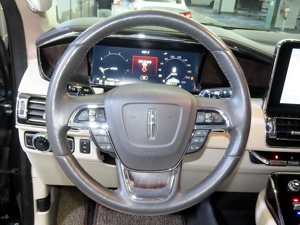 Lincoln Navigator - Vista 9