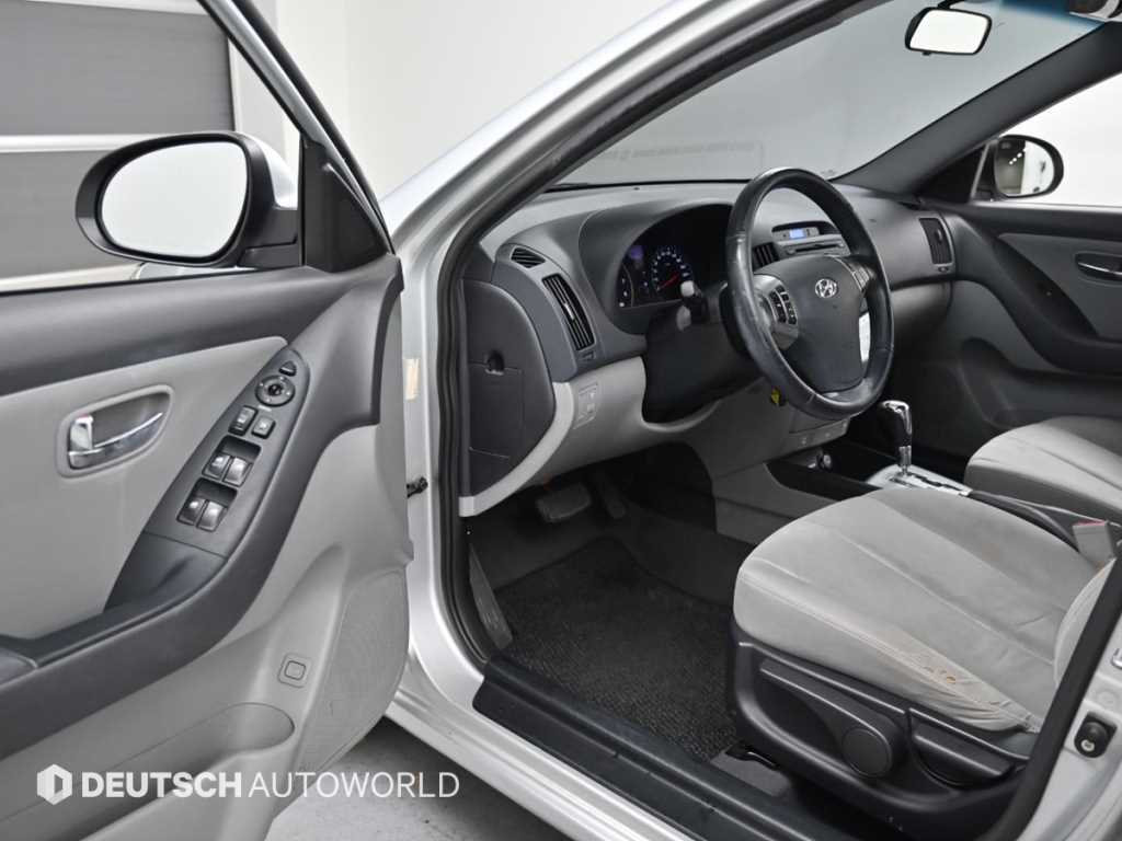 HYUNDAI Avante - Vista 11