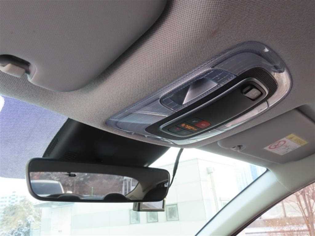 HYUNDAI Avante - Vista 10