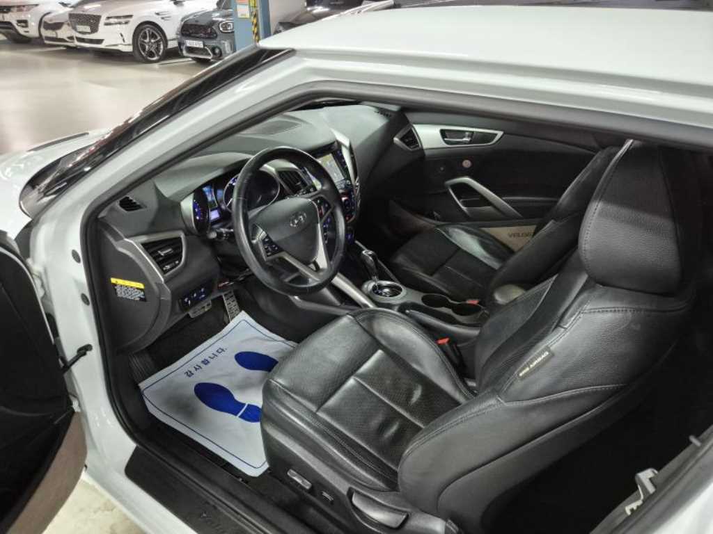 HYUNDAI Veloster - Vista 6