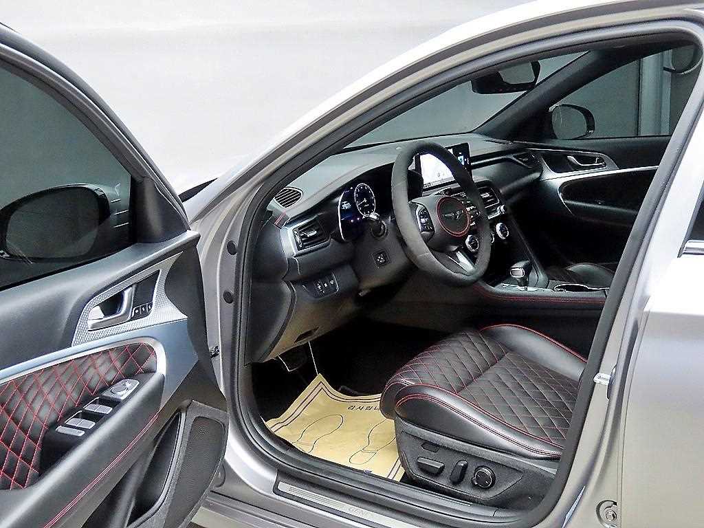 Genesis G70 - Vista 5